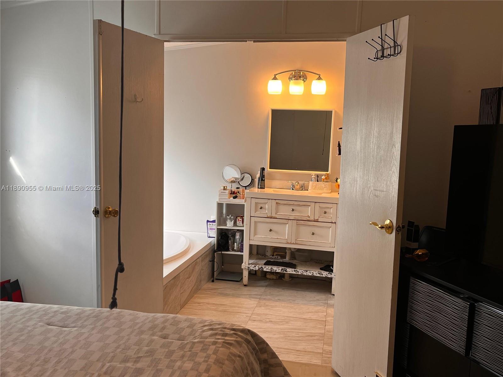 909 Sw 131 Way Property Photo 10