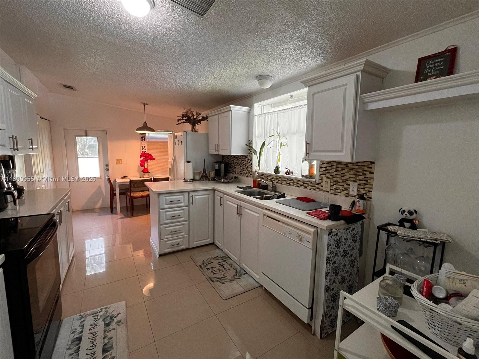 909 Sw 131 Way Property Photo 16