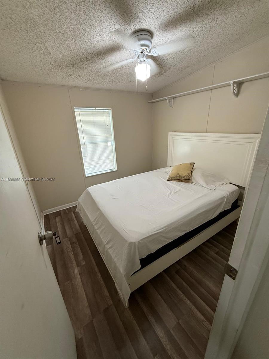 909 Sw 131 Way Property Photo 25