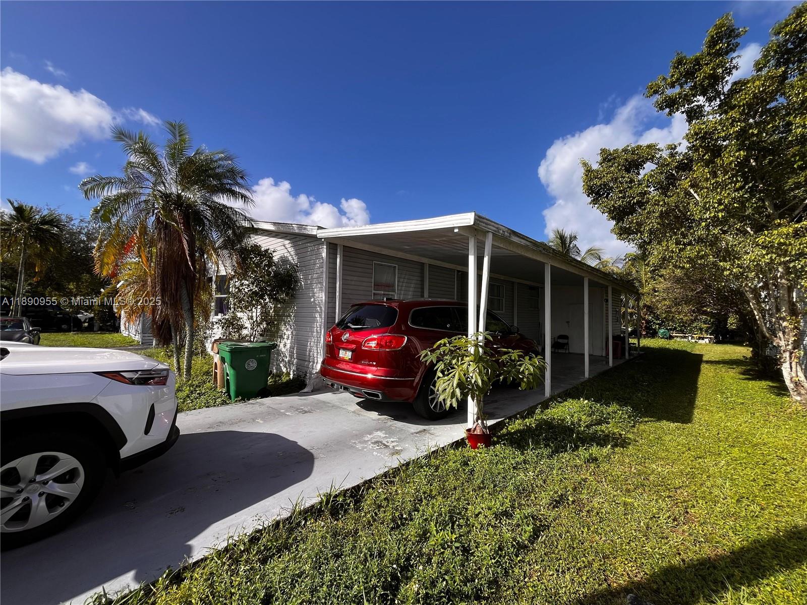 909 Sw 131 Way Property Photo 34
