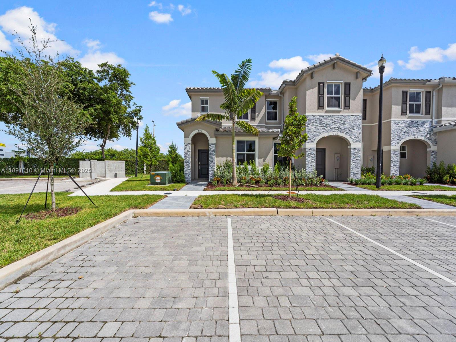 1505 SE 27th Rd Property Photo 1