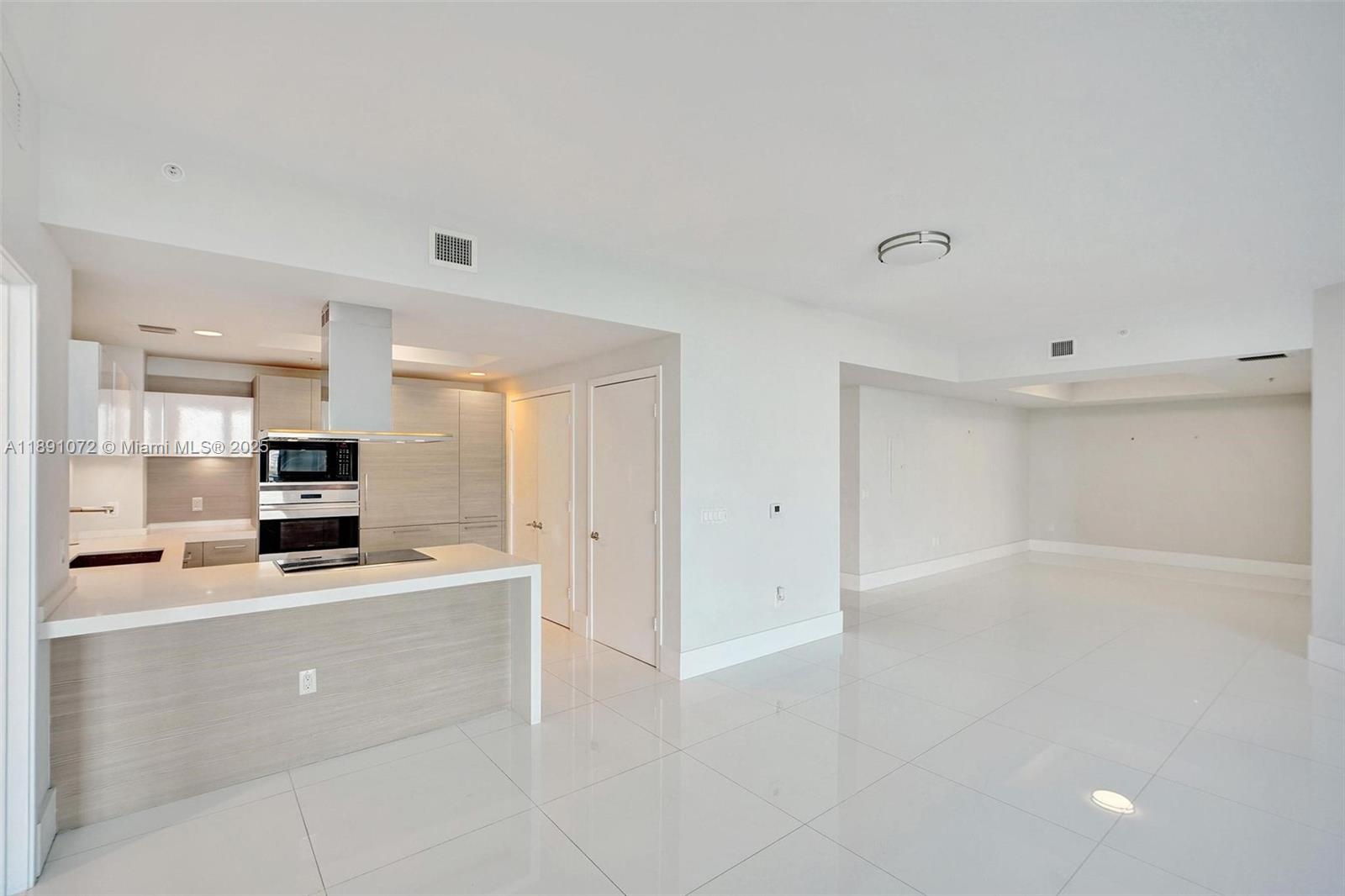 17301 Biscayne Blvd 708 Property Photo 6
