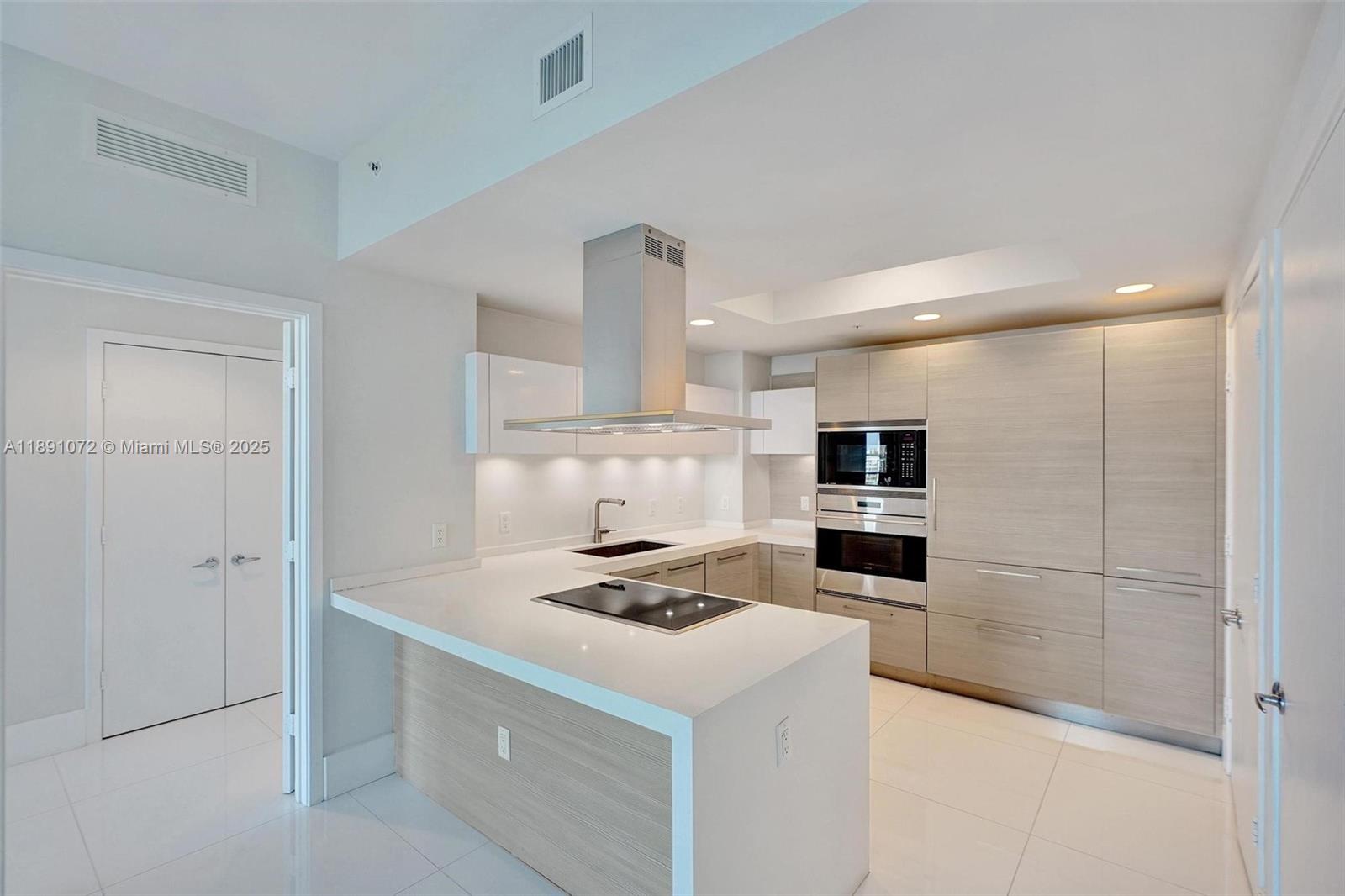 17301 Biscayne Blvd 708 Property Photo 7