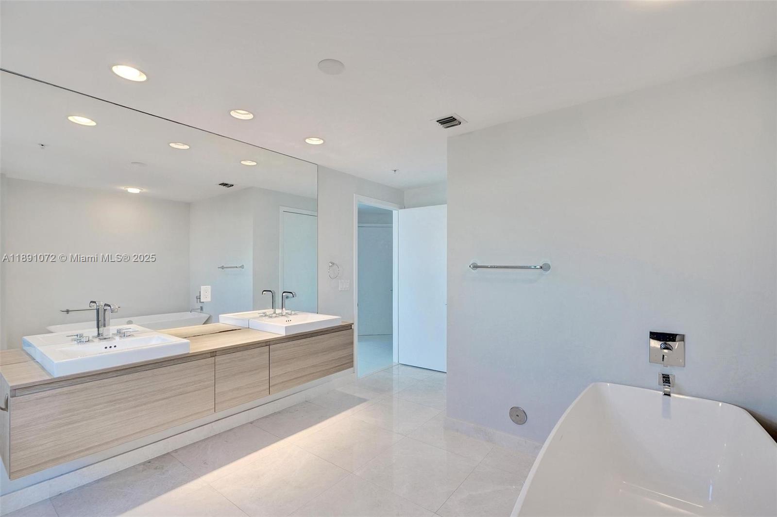 17301 Biscayne Blvd 708 Property Photo 15