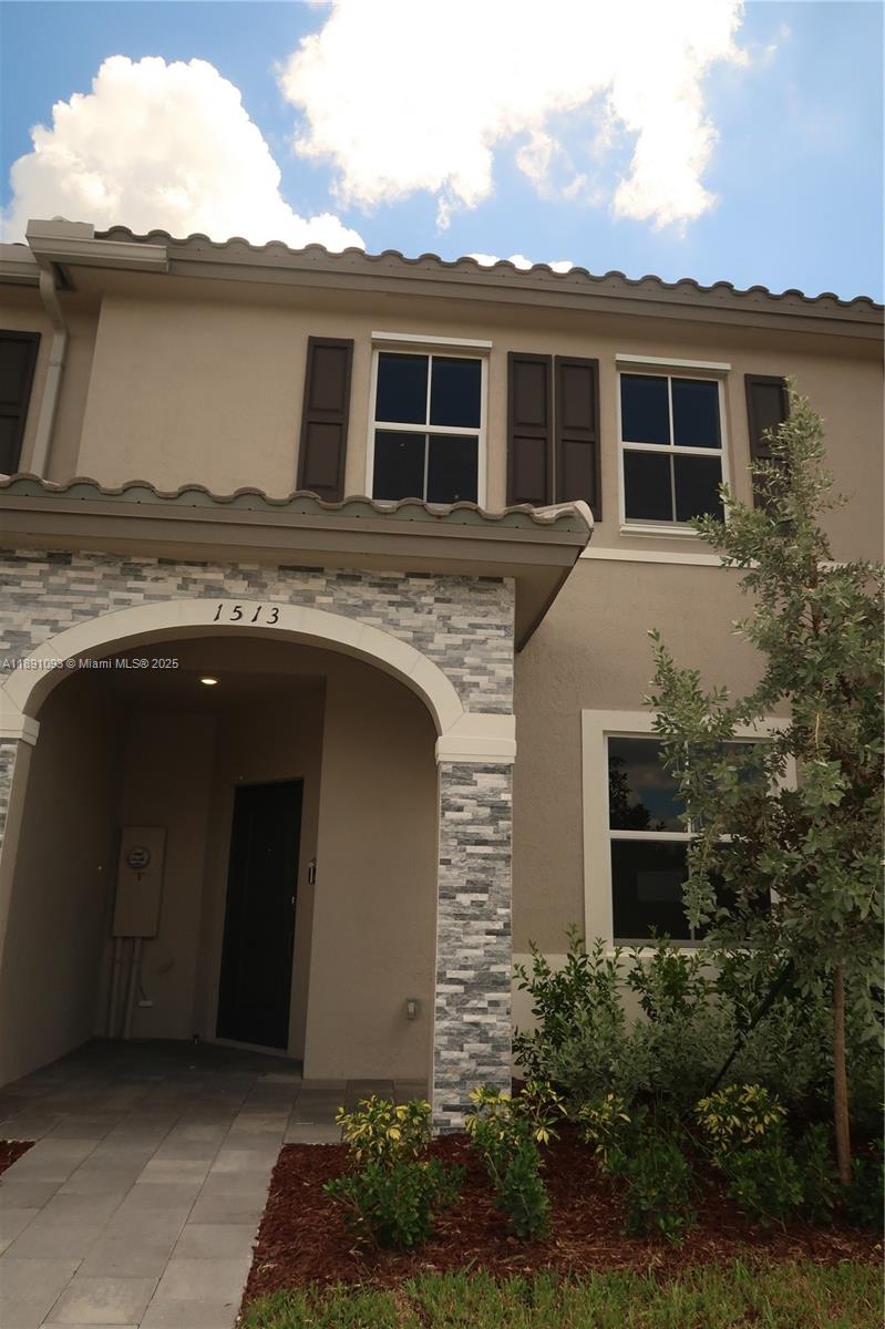 1513 SE 27th Rd Property Photo 1