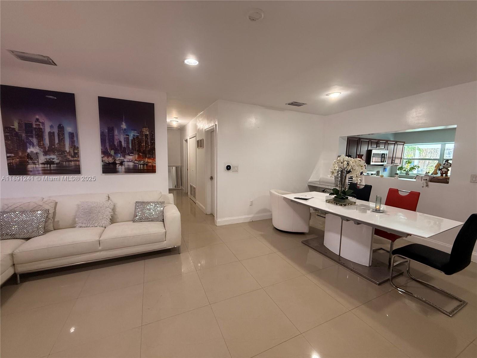 16030 Miami Dr Property Photo 5