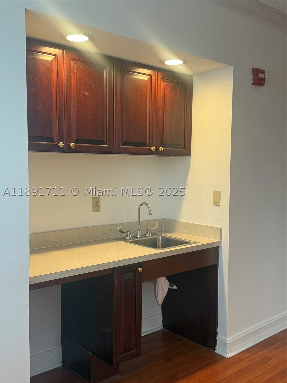 A11891711 Property Photo 6