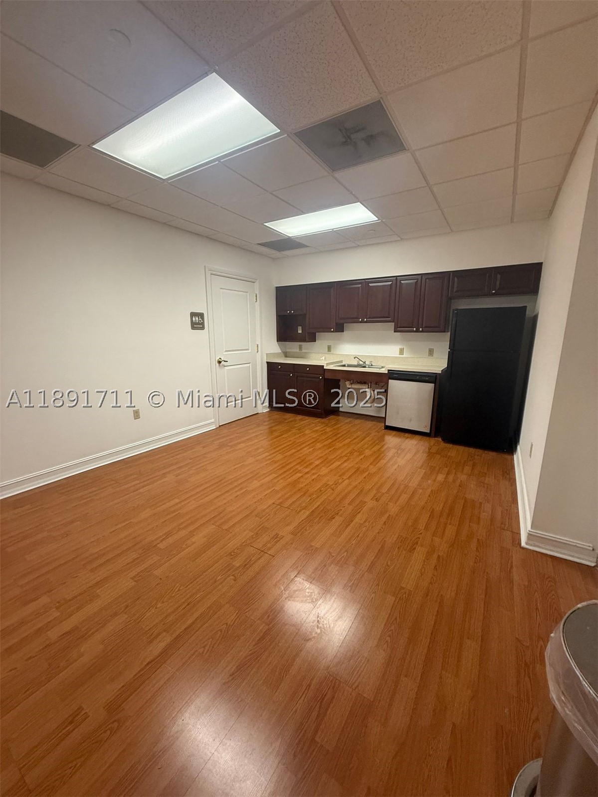 A11891711 Property Photo 10