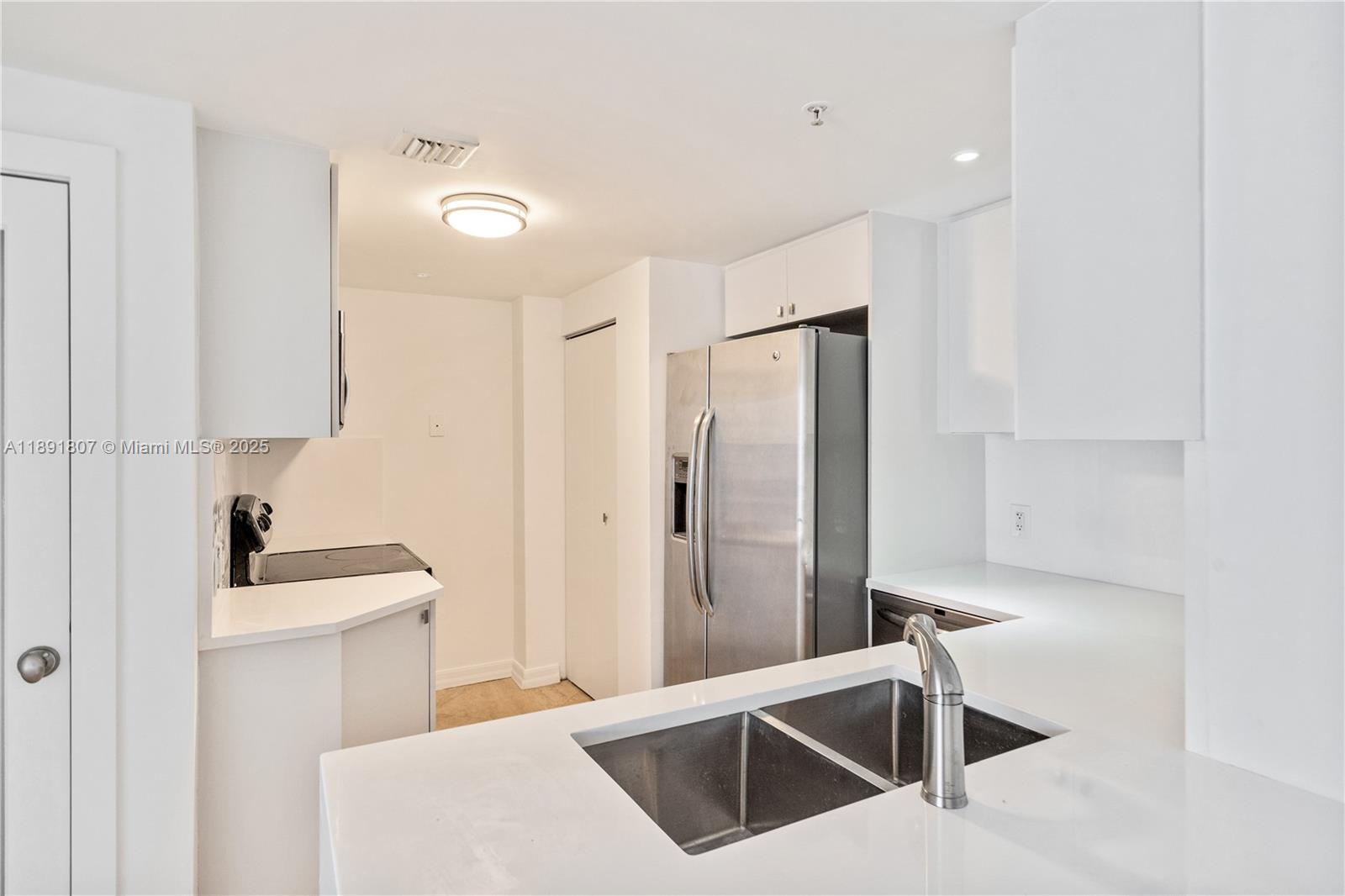 701 Brickell Key Blvd 1411 Property Photo 6
