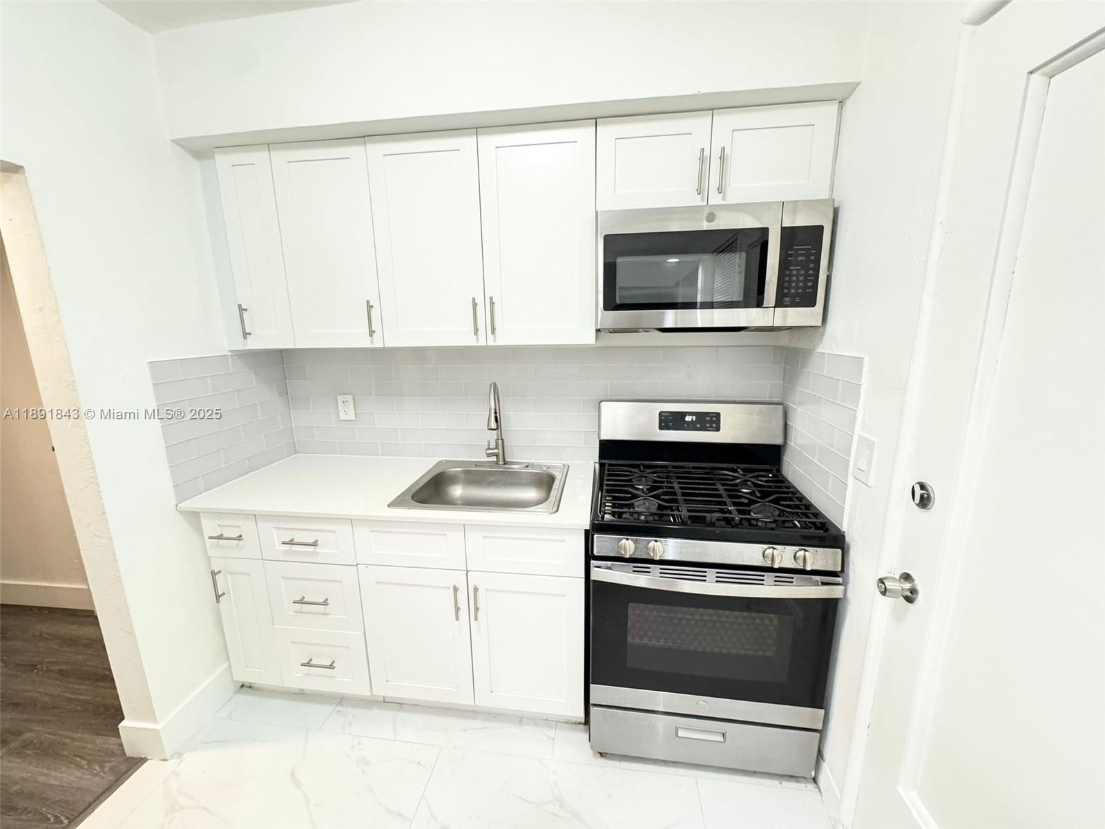 7435 Byron Ave Property Photo 8