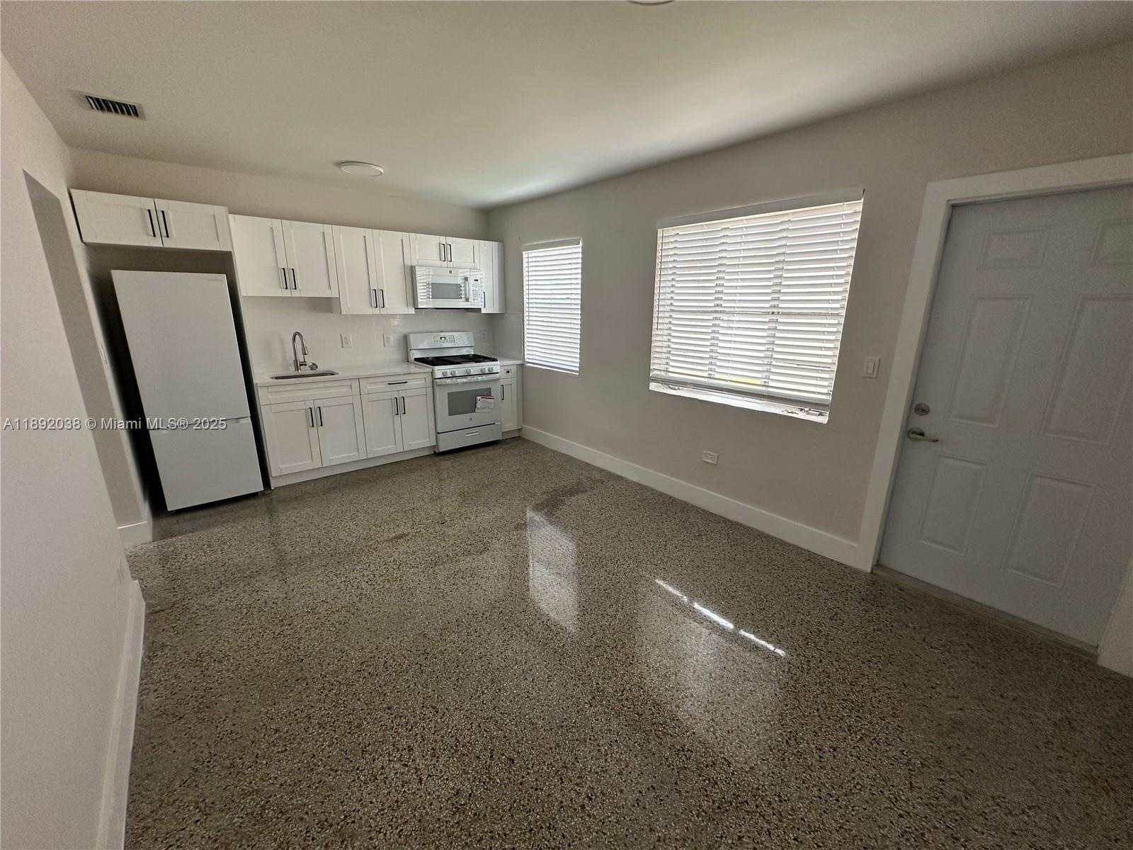 211 Sw 18th Ave 2 Property Photo 14