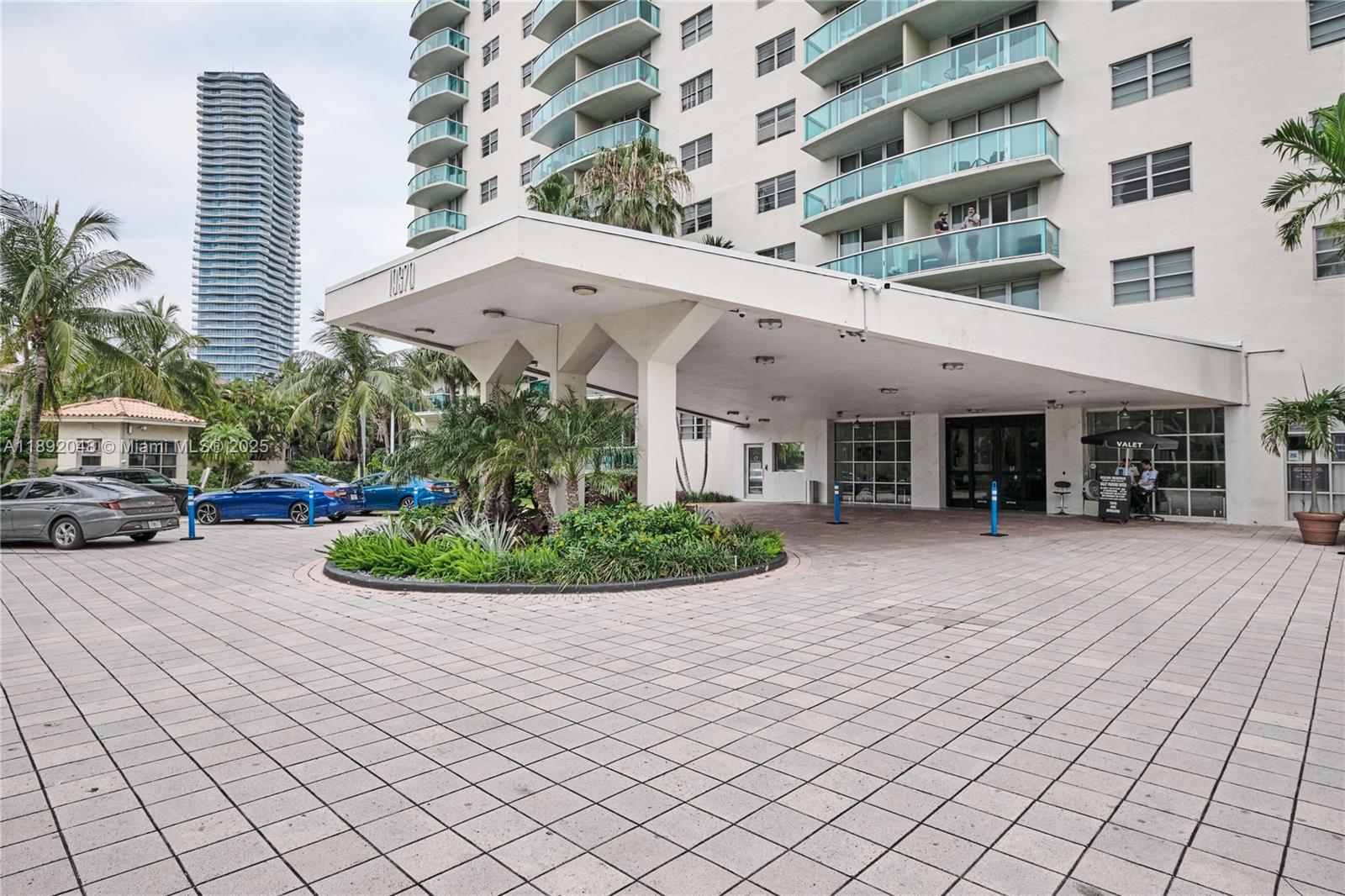 19370 Collins Ave 407 Property Photo 1