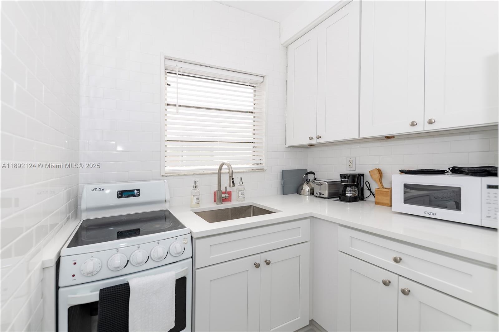 545 Michigan Ave 2 Property Photo 6