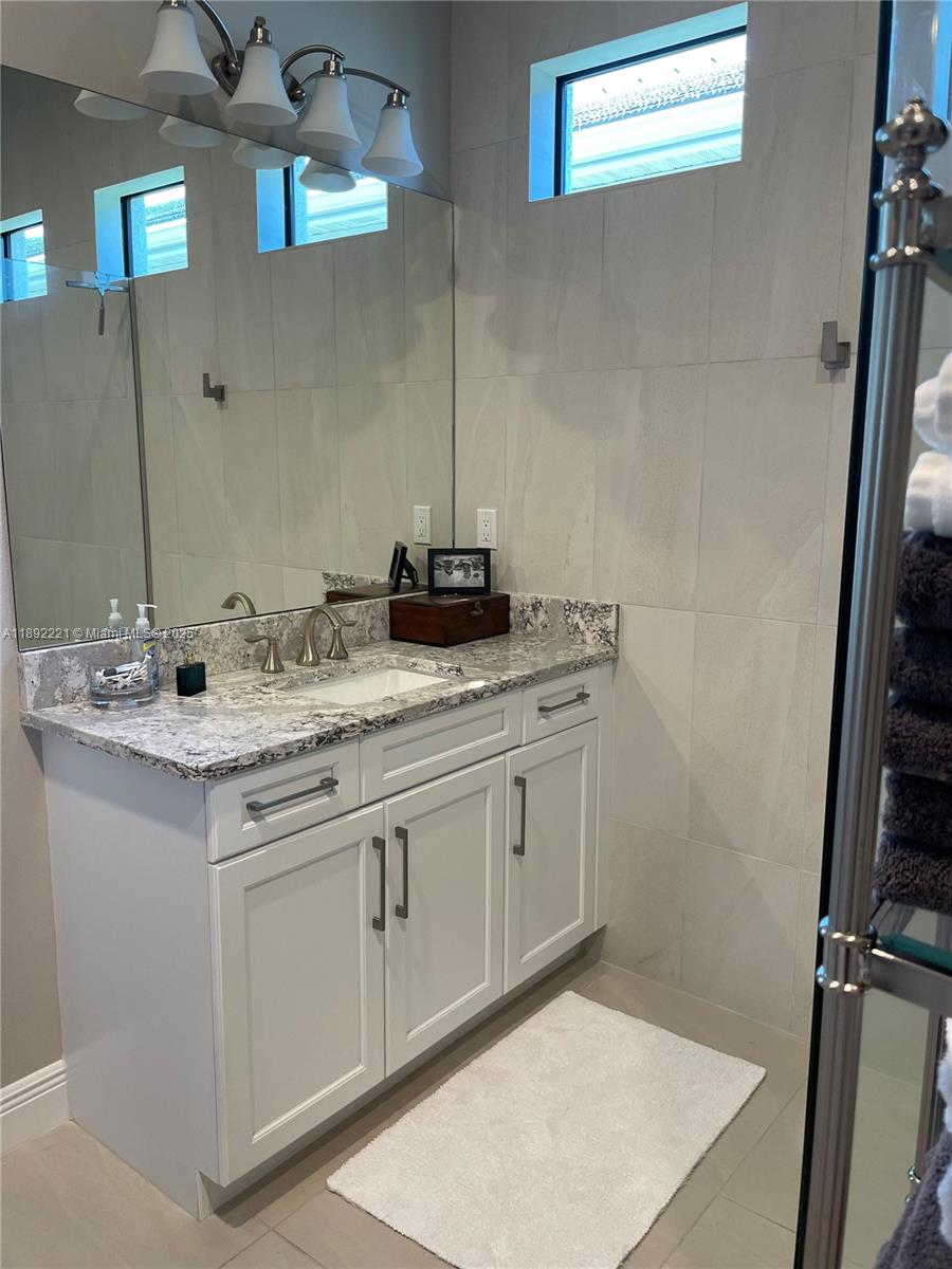 4960 Surfside Circle Property Photo 8