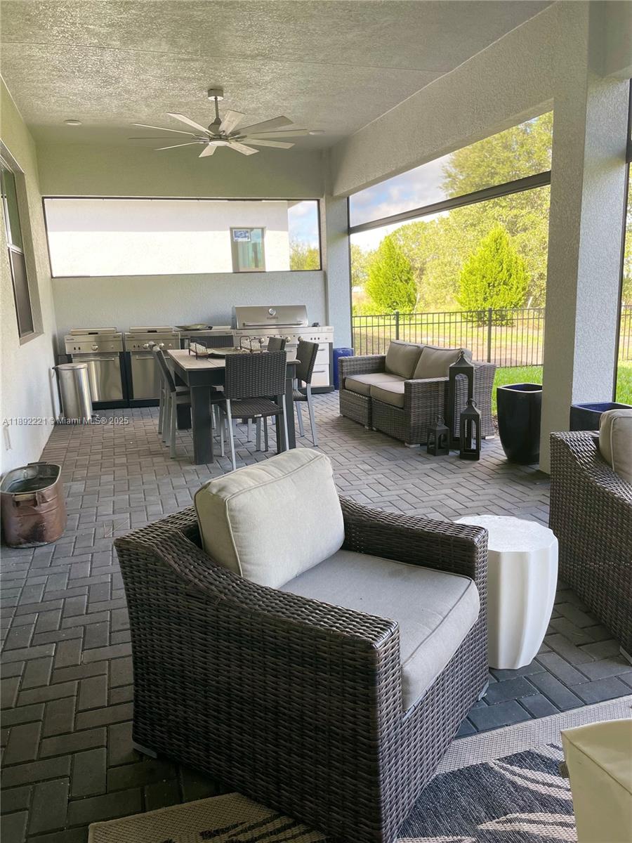 4960 Surfside Circle Property Photo 14