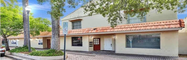 313 N Krome Ave B Property Photo 1