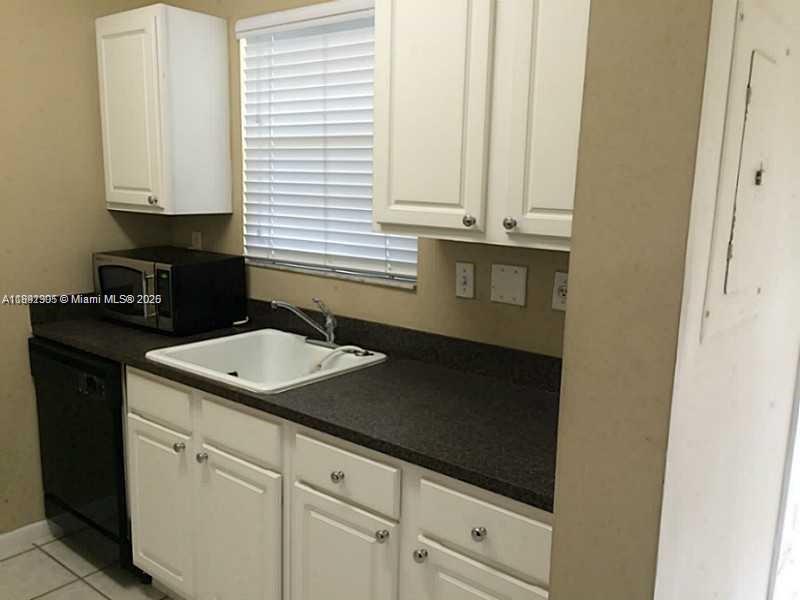 1731 Nw 96th Ter 2g Property Photo 2