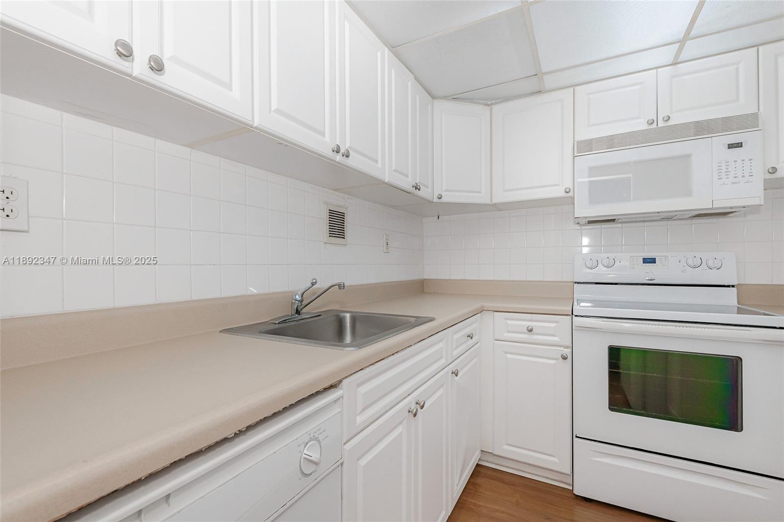 1200 West Ave 1531 Property Photo 11