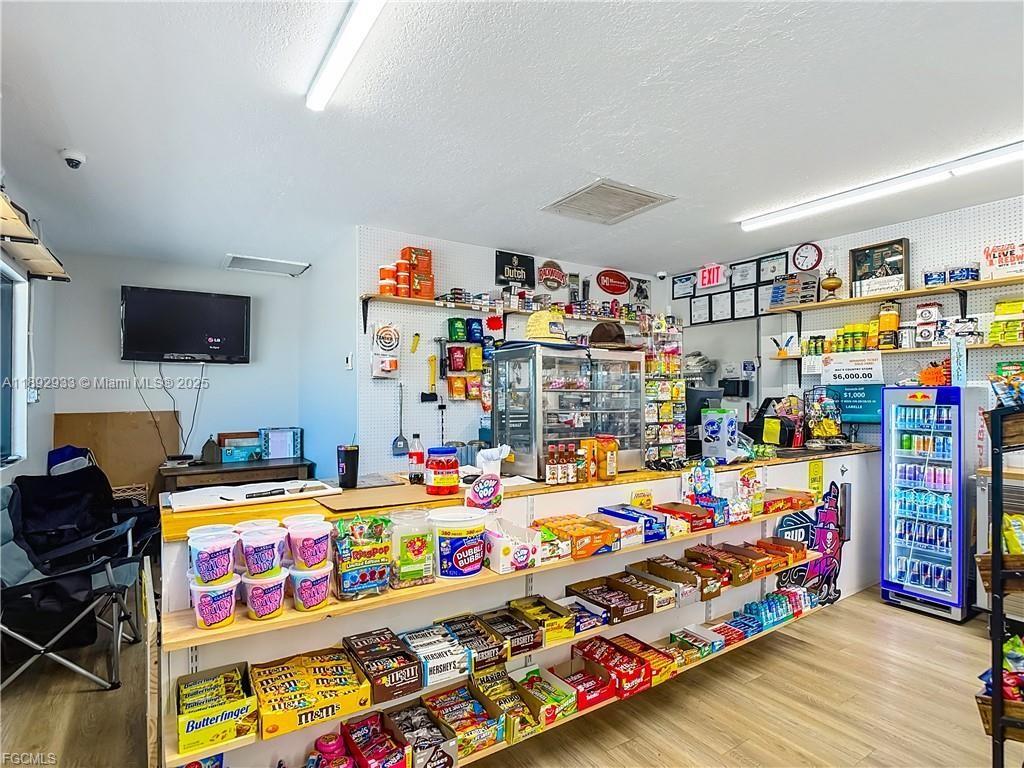 A11892933 Property Photo 21