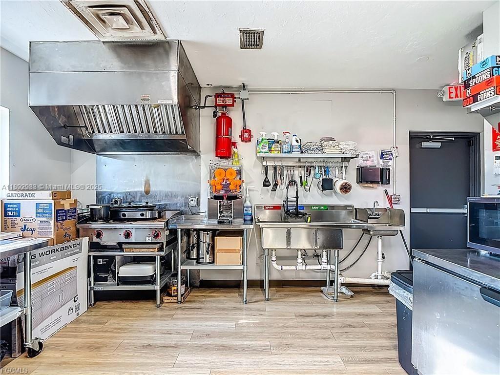 A11892933 Property Photo 28