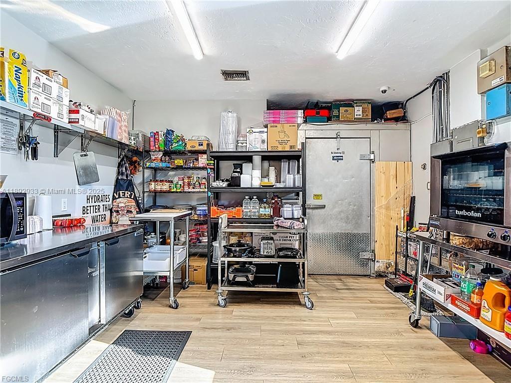 A11892933 Property Photo 29