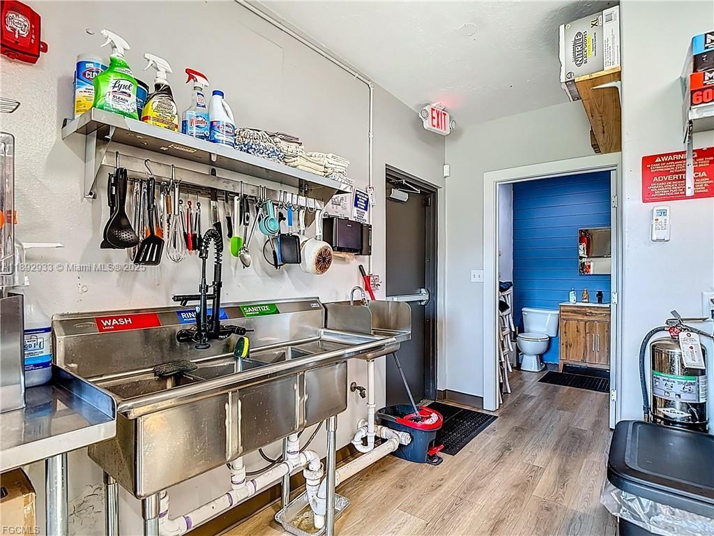 A11892933 Property Photo 32