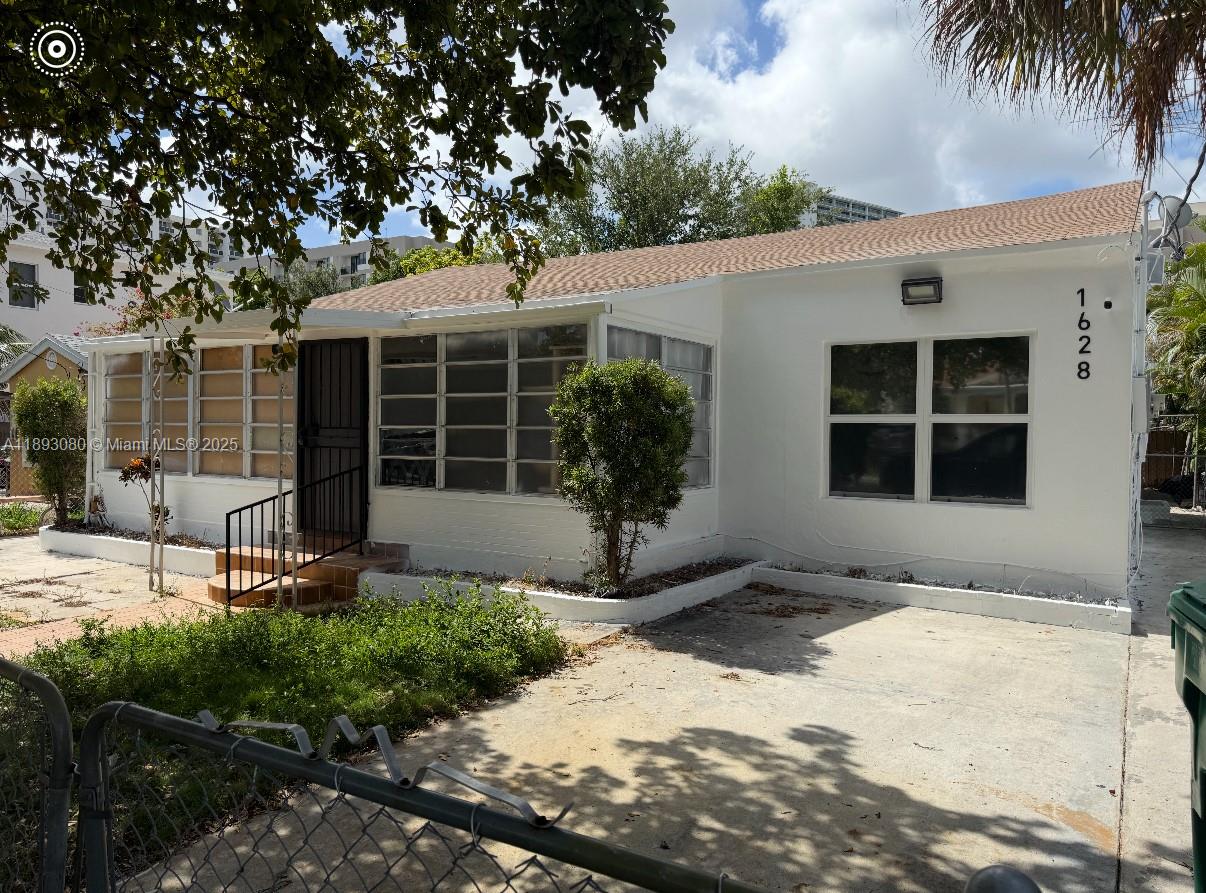 1628 Nw 15th St Property Photo 1