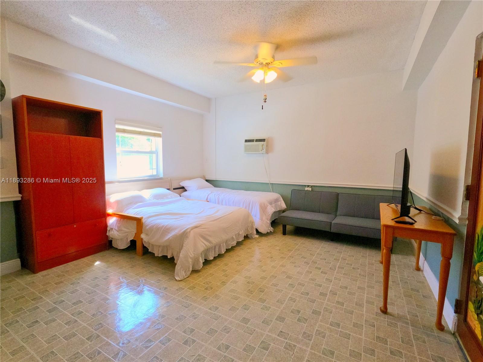 A11893286 Property Photo 7