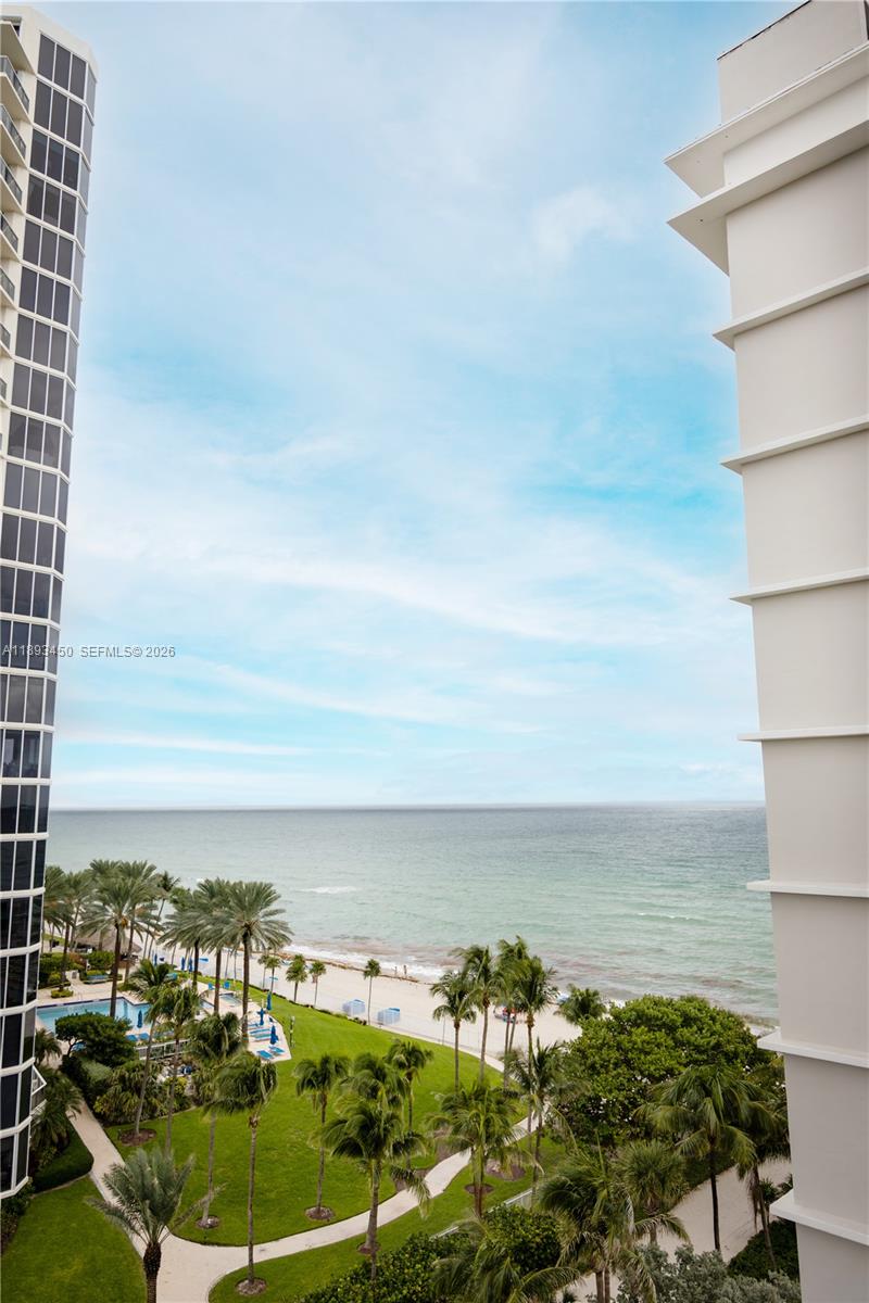 19201 Collins Ave 720 Property Photo 2