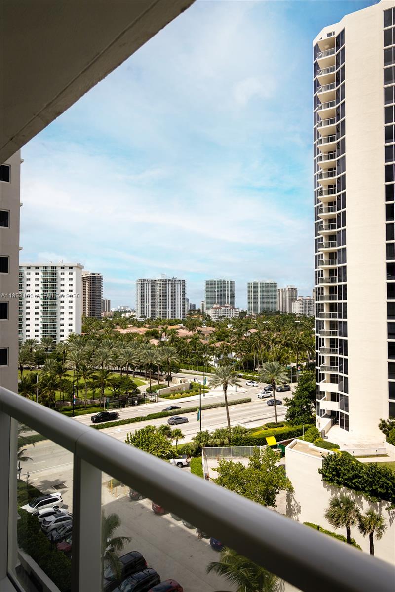 19201 Collins Ave 720 Property Photo 5