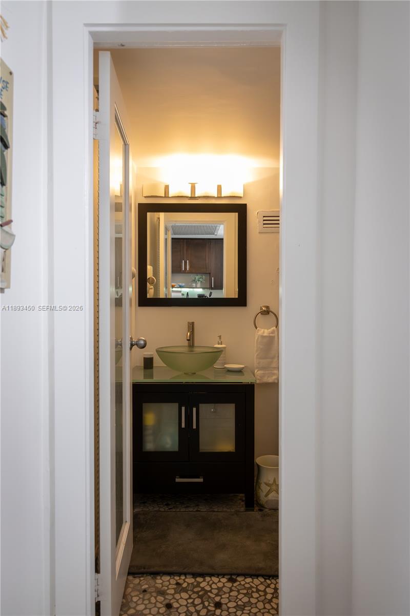19201 Collins Ave 720 Property Photo 21