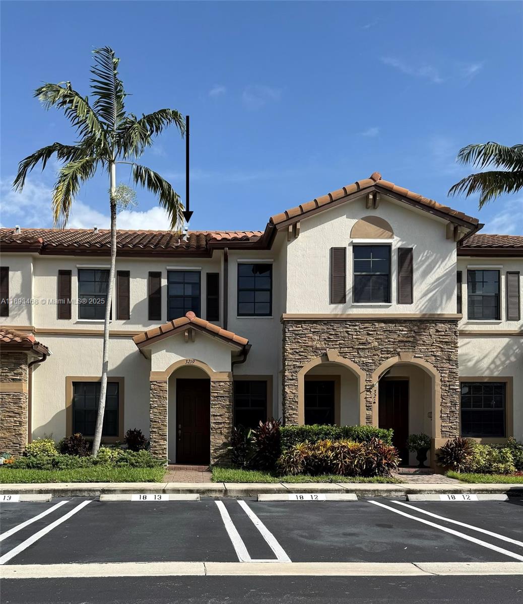 3219 SE 5th Ct - Property Photo 1