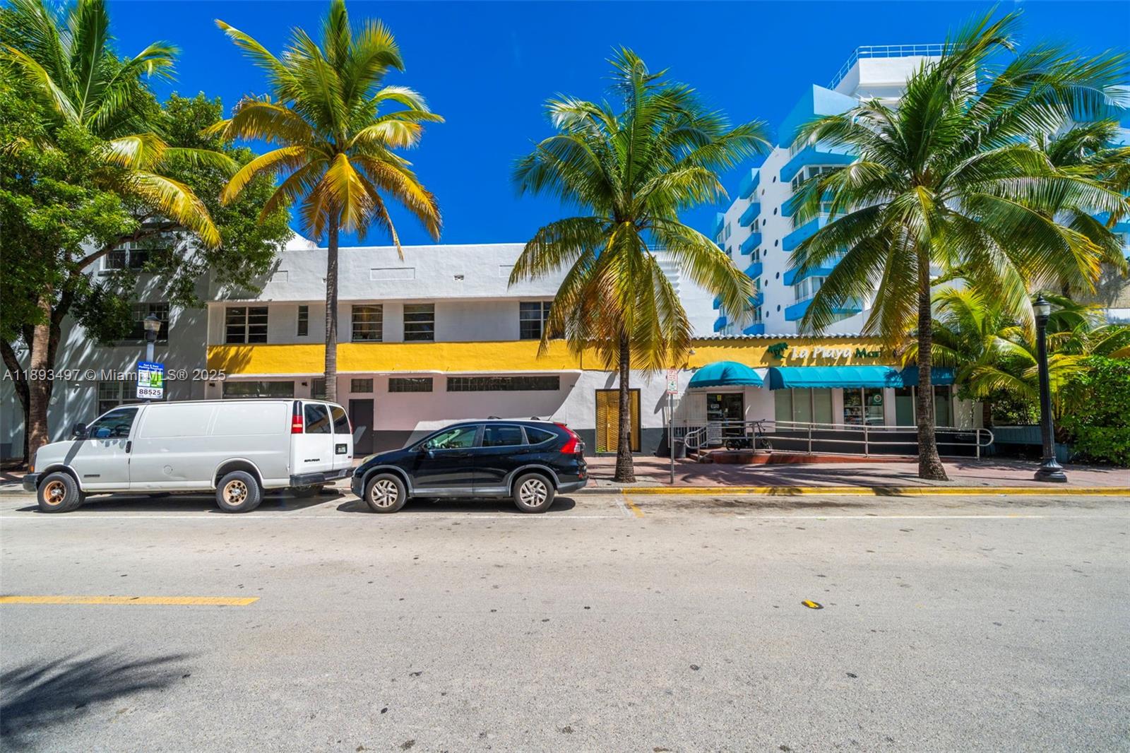 249 Collins Ave Property Photo 3