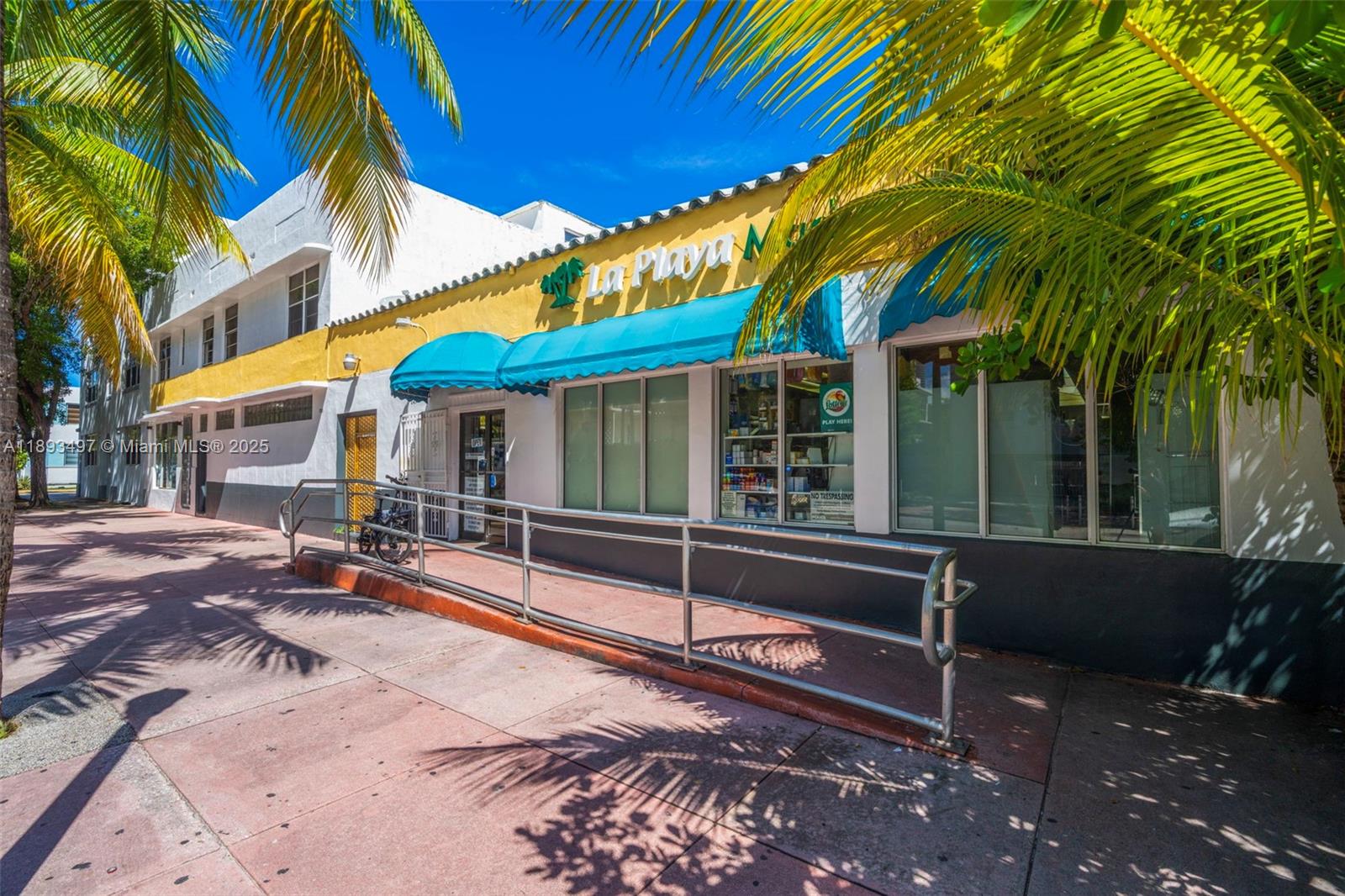 249 Collins Ave Property Photo 6