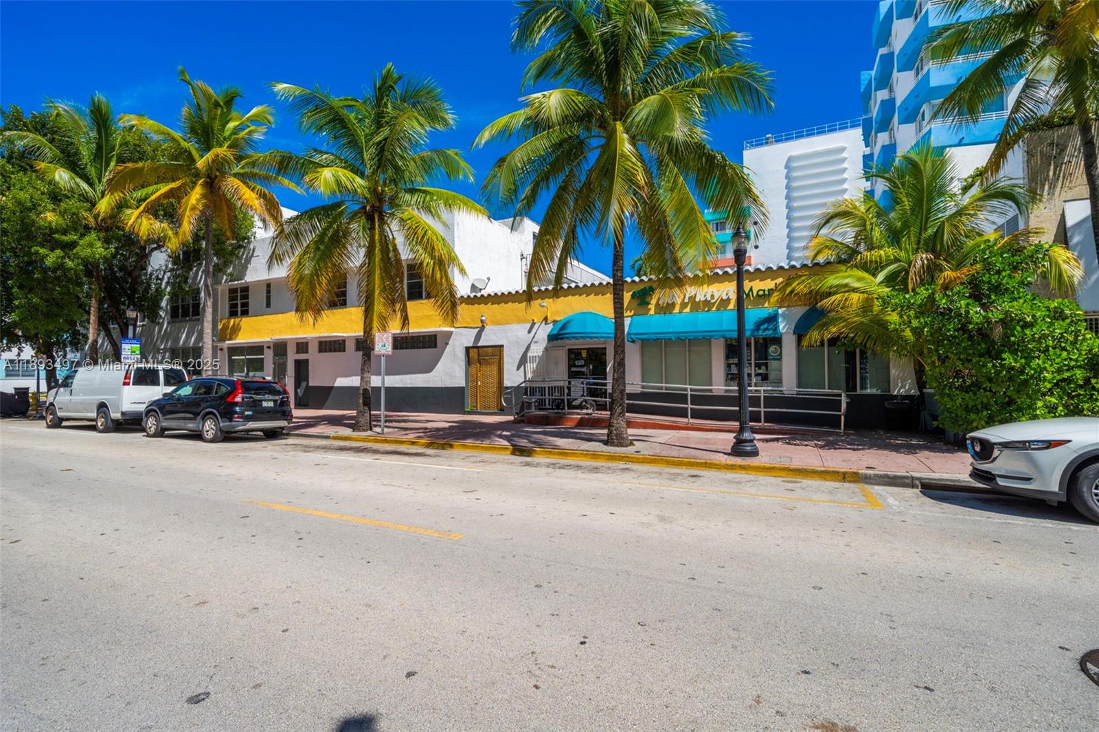 249 Collins Ave Property Photo 7