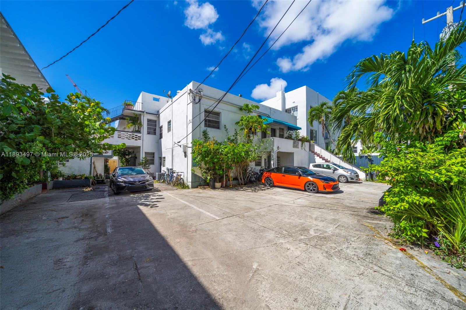 249 Collins Ave Property Photo 12