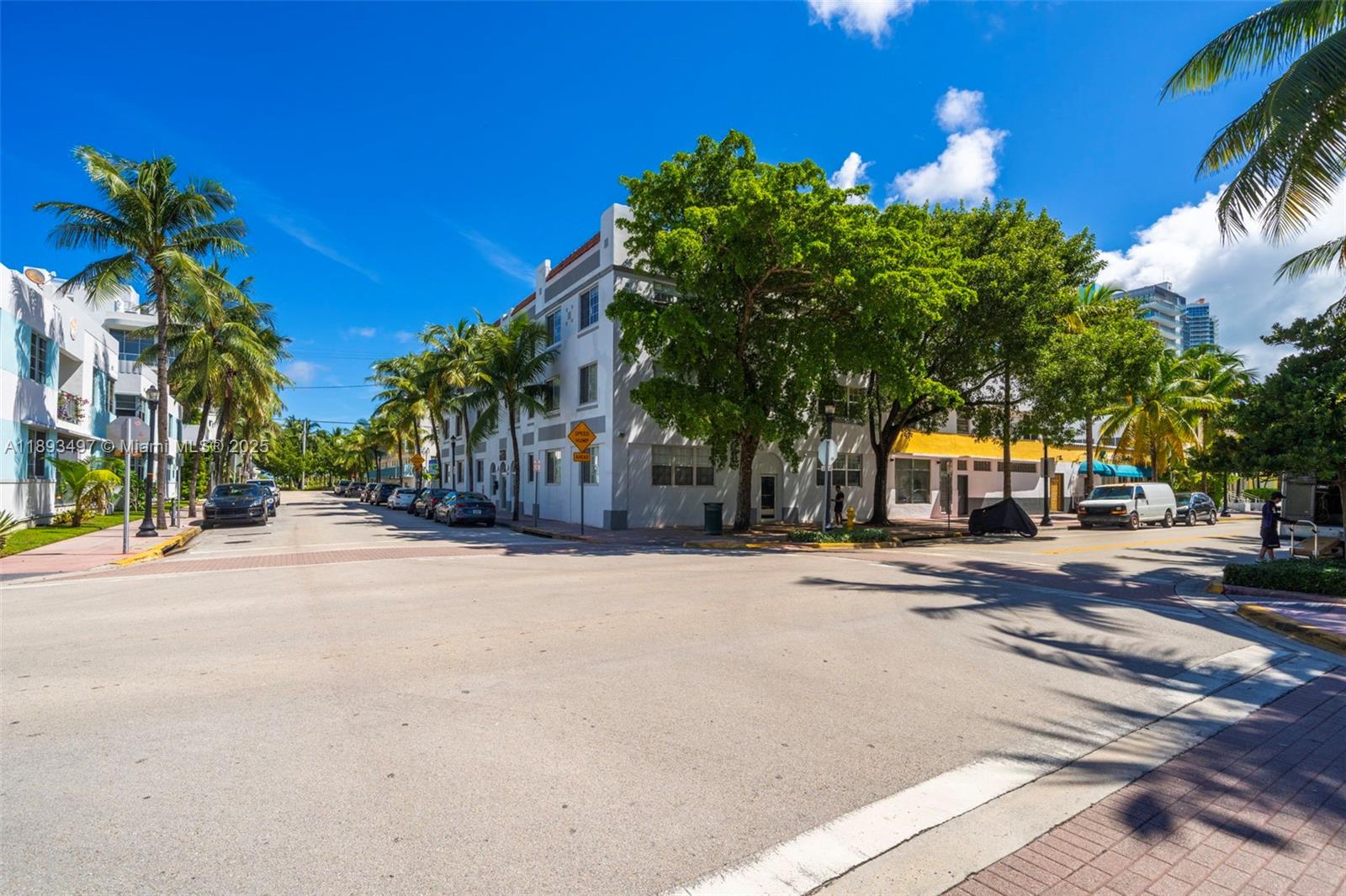 249 Collins Ave Property Photo 28