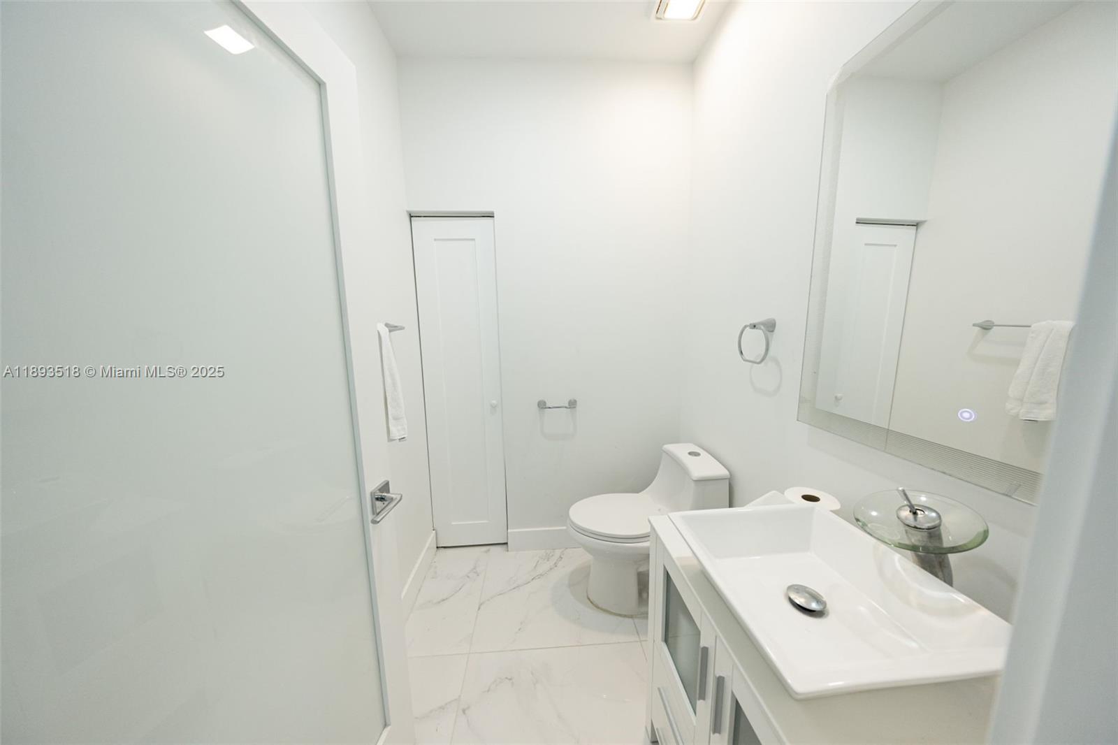 2122 Ne 39th Ter Property Photo 11