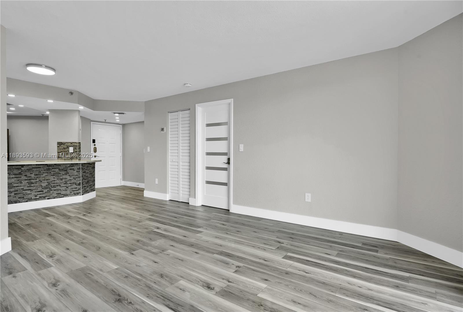 5880 Collins Ave 403 Property Photo 11