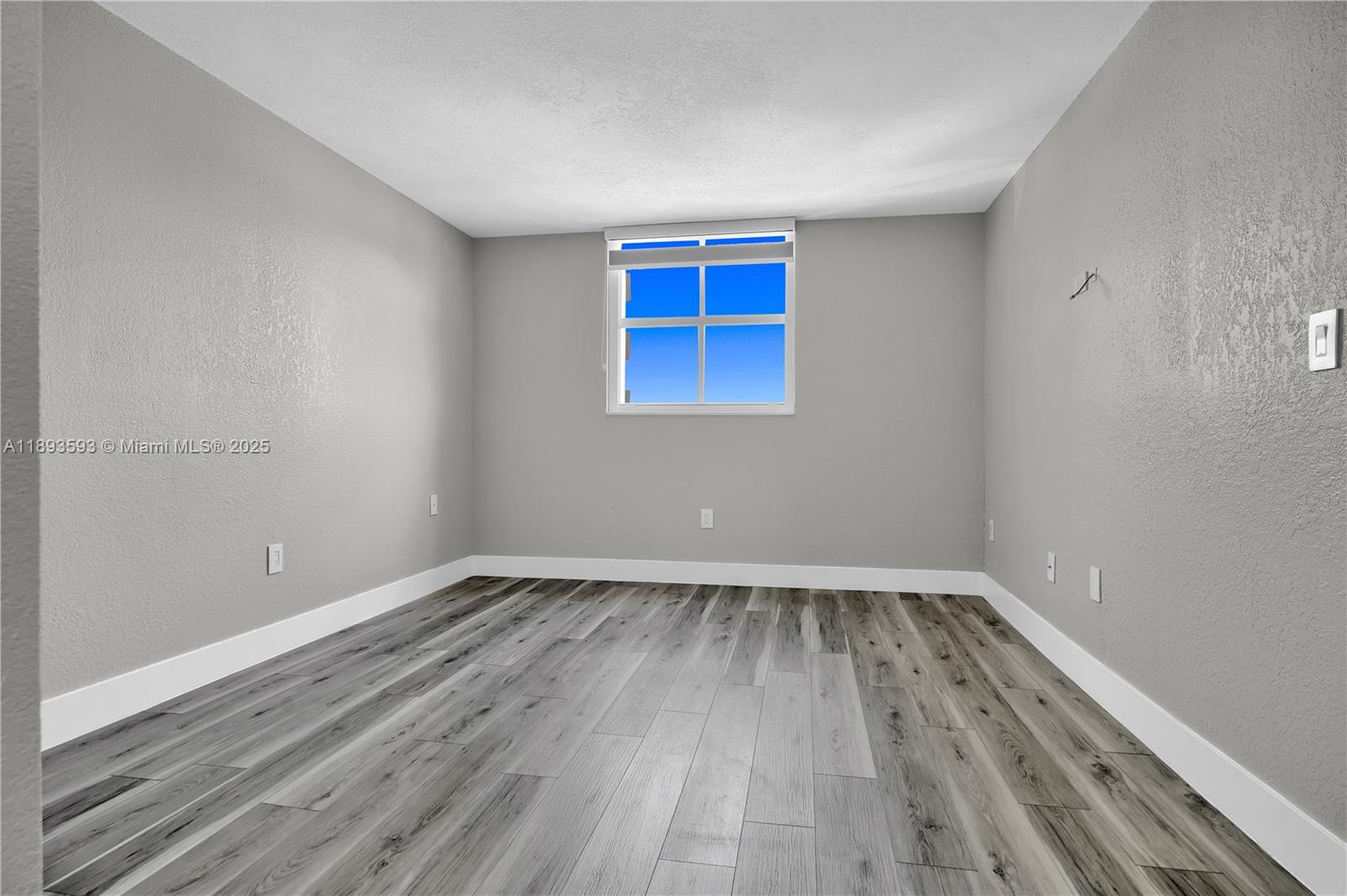 5880 Collins Ave 403 Property Photo 12