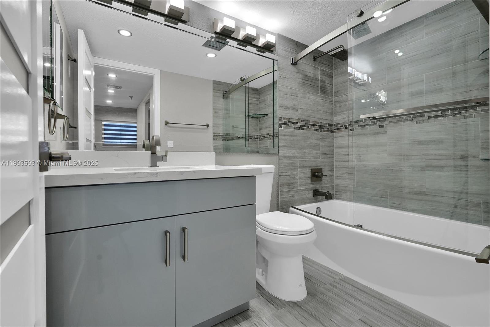 5880 Collins Ave 403 Property Photo 16