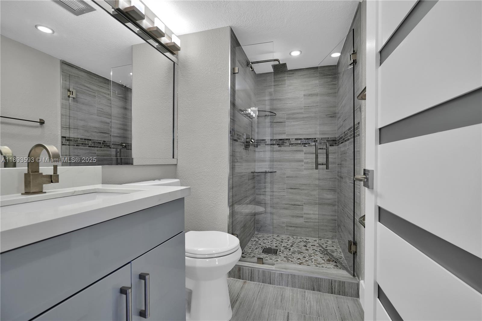 5880 Collins Ave 403 Property Photo 20