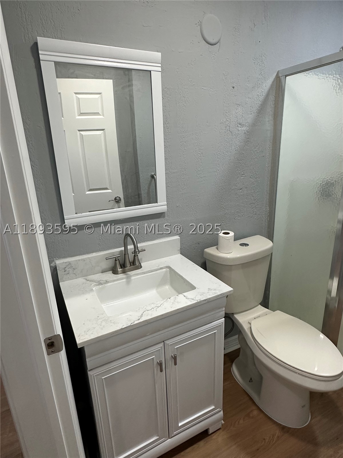 7070 Taft St Property Photo 17