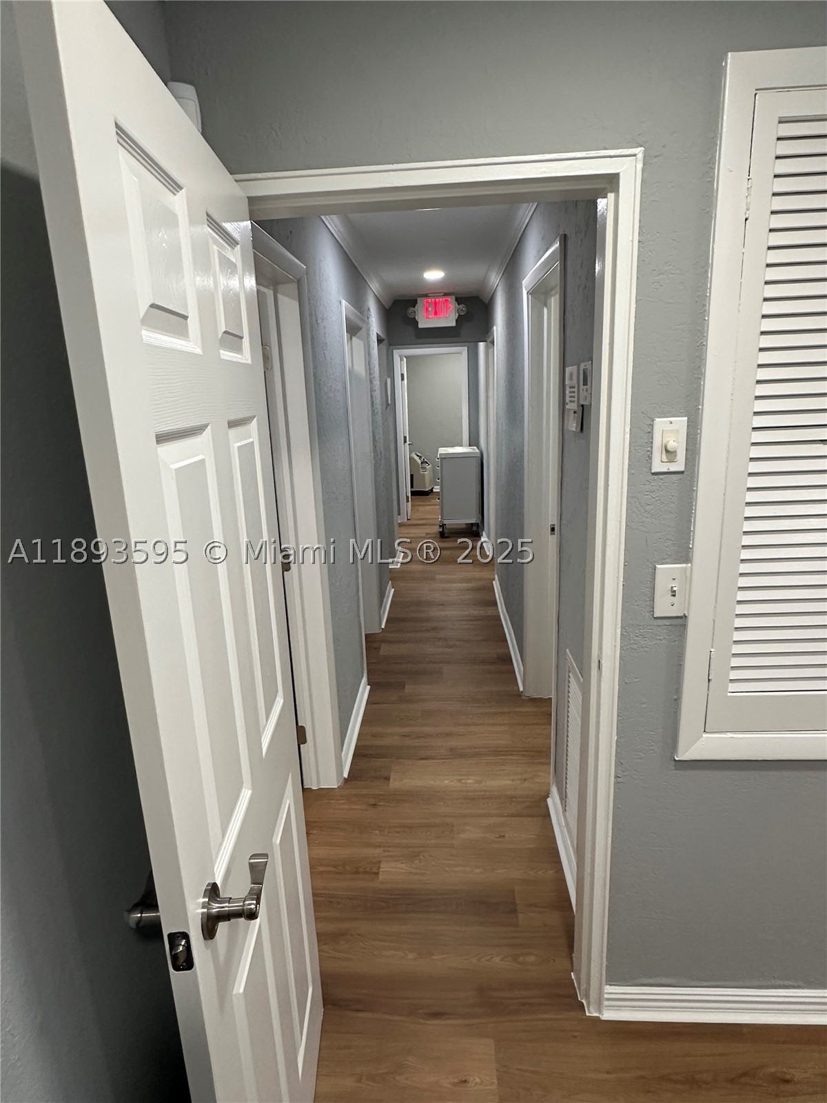 7070 Taft St Property Photo 23