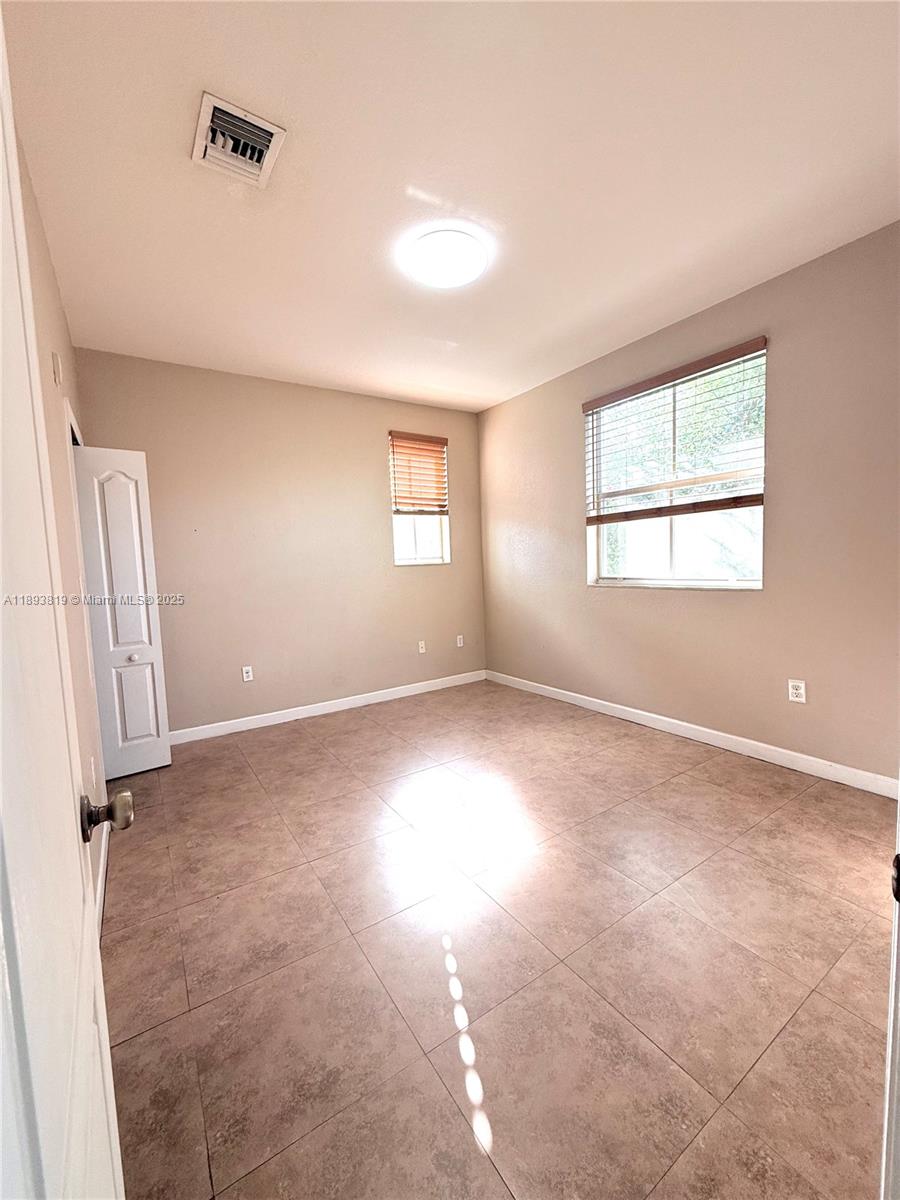 1656 Se 29th Ct 207 Property Photo 5