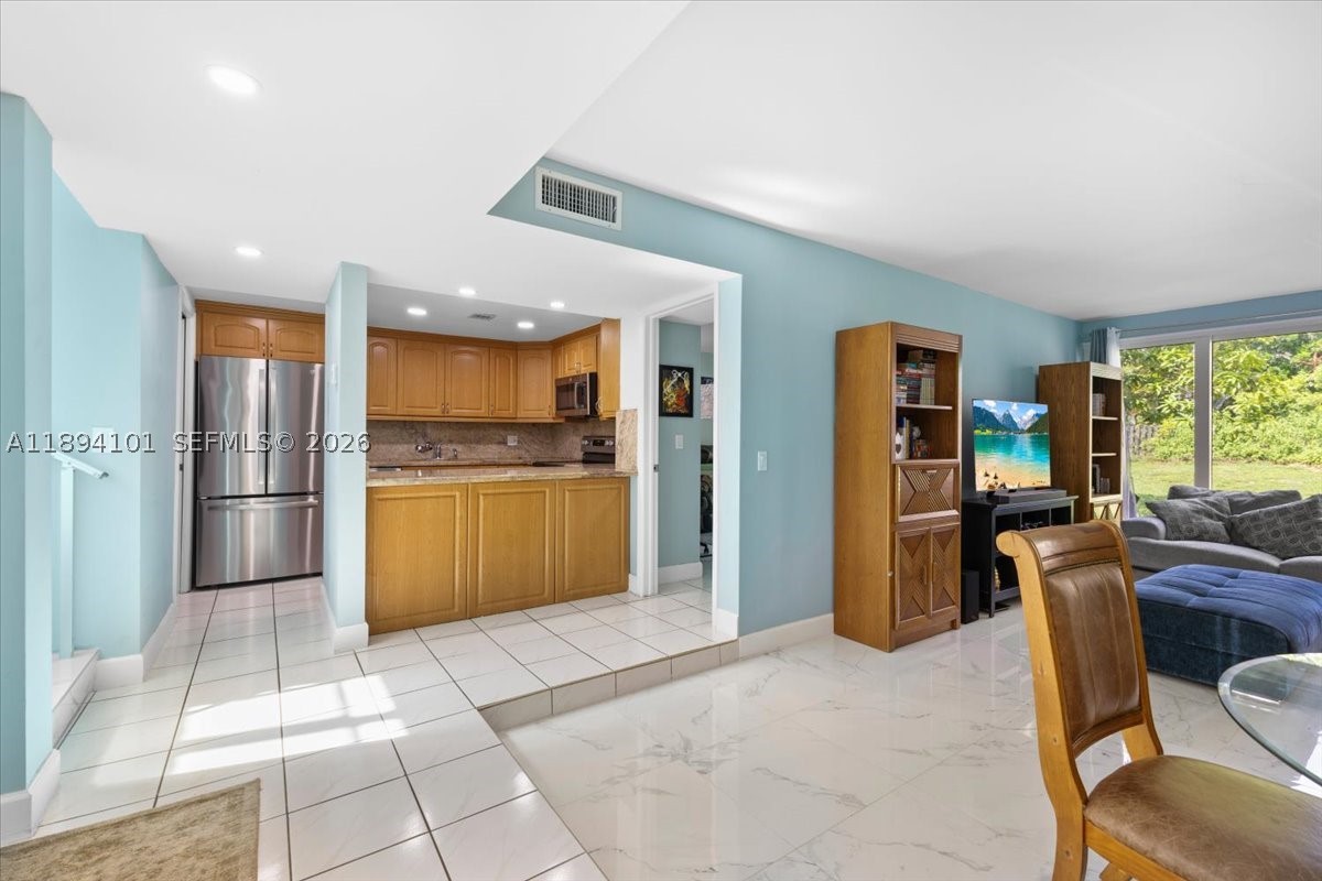 9450 Live Oak Pl 109 Property Photo 11