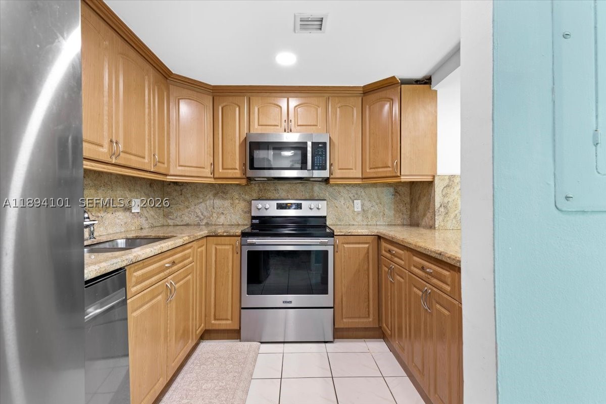 9450 Live Oak Pl 109 Property Photo 12