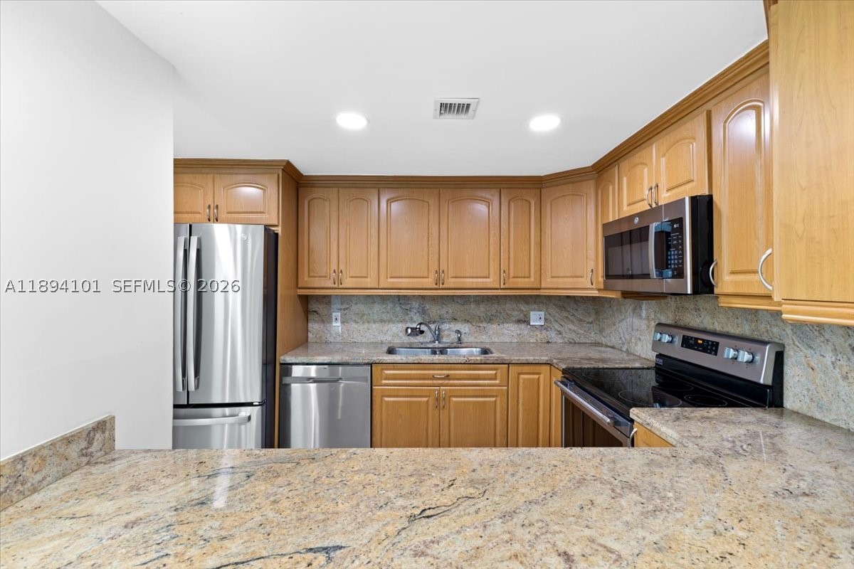 9450 Live Oak Pl 109 Property Photo 16