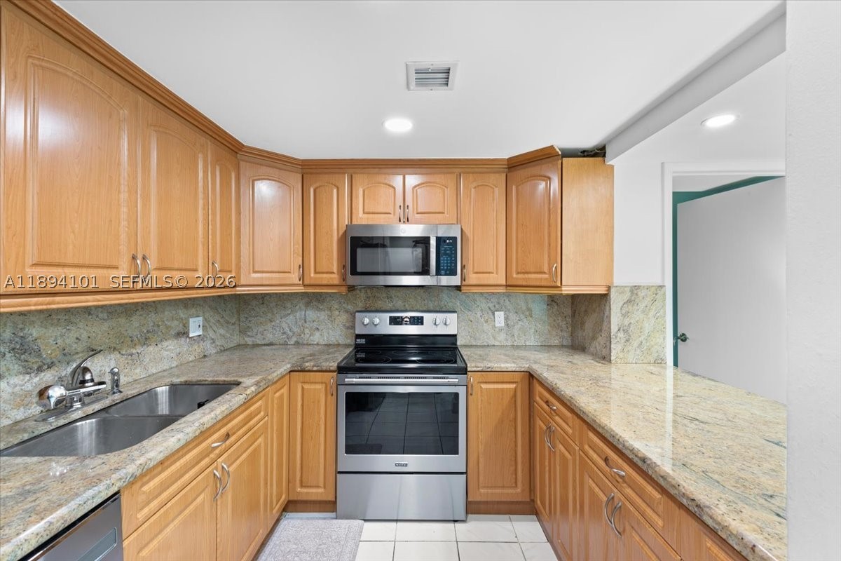 9450 Live Oak Pl 109 Property Photo 17