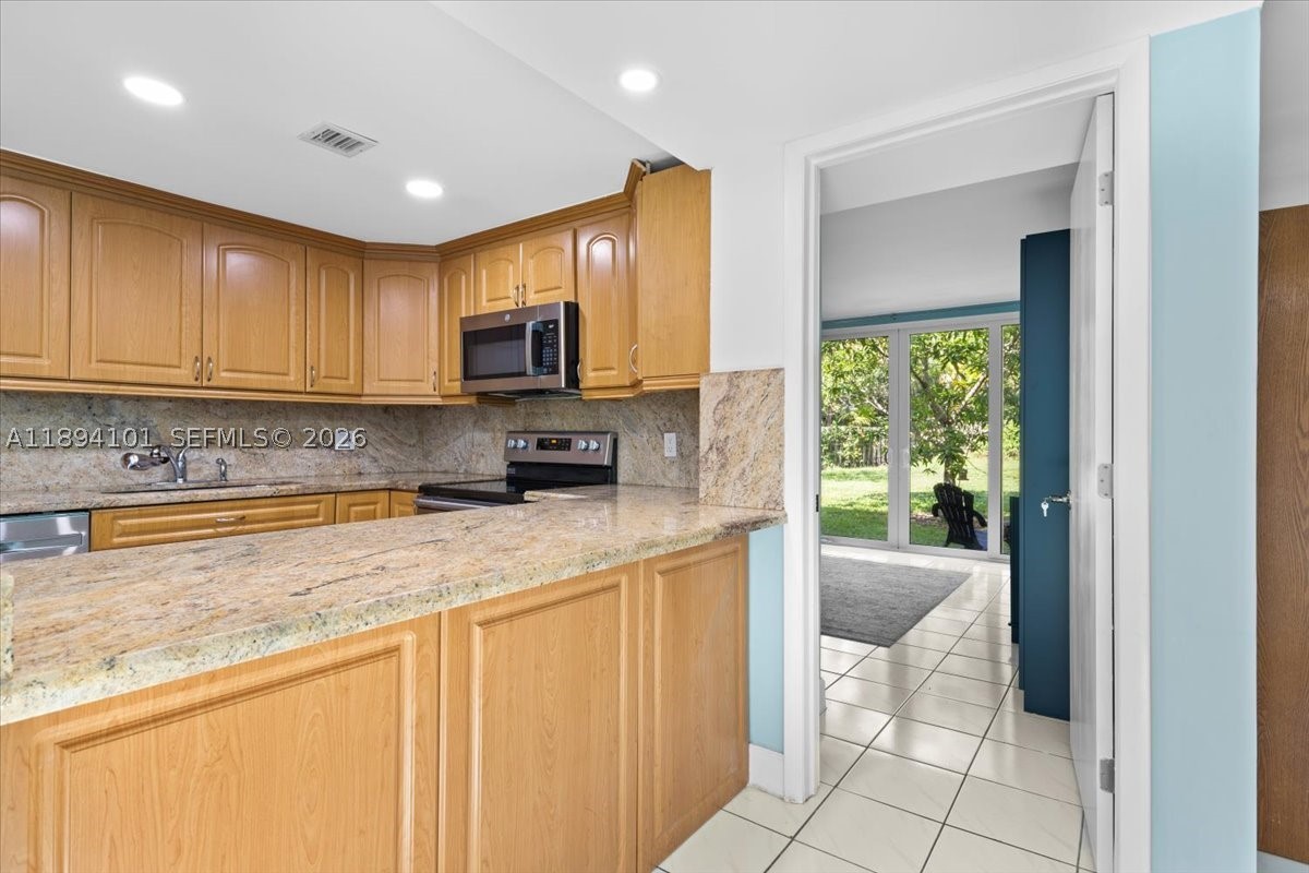 9450 Live Oak Pl 109 Property Photo 18